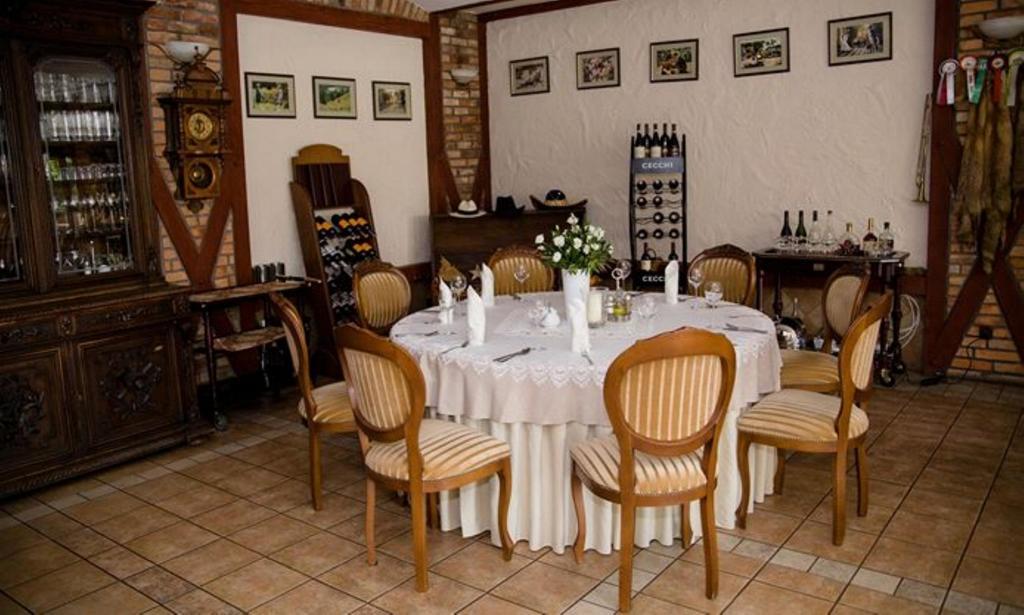 Hubertus Aparthotel & Restaurant & Horse Club Starogard Gdanski Exterior photo